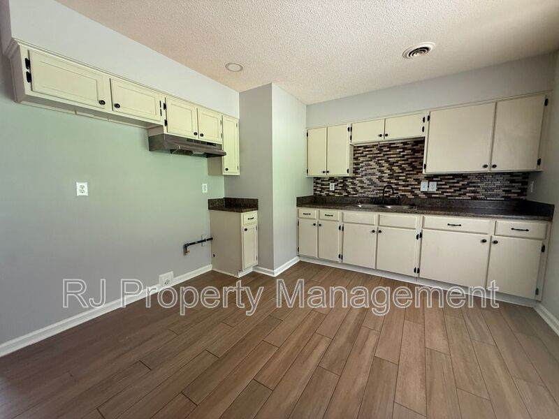 4200 Clydesdale Dr – photo 5