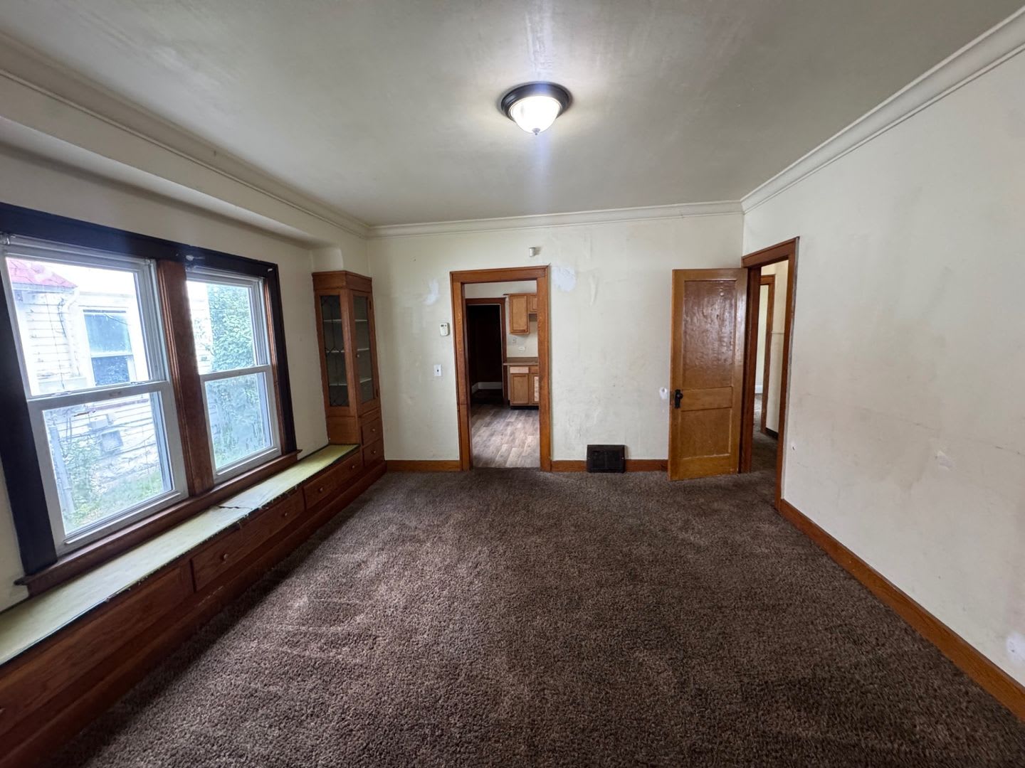Charming 4-Bedroom Property in Prime Location – photo 3