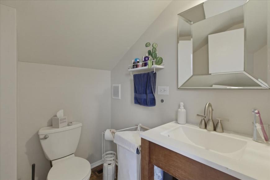 1038 N Marshfield Ave – photo 2