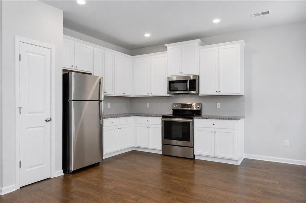 3370 Highbury Way – photo 5