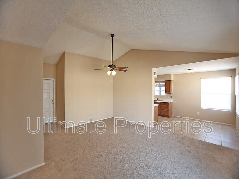 6938 W Cochise Dr – photo 3