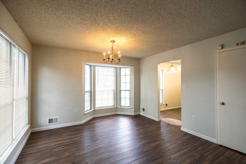 361 Hadleigh Ln – photo 4