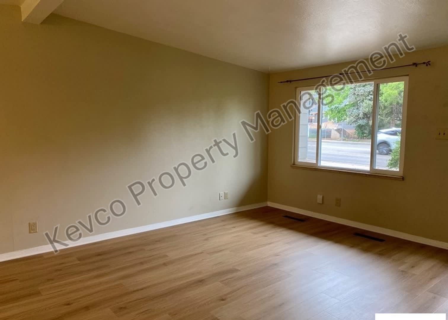 Cute House 1 block from CSU! – photo 3