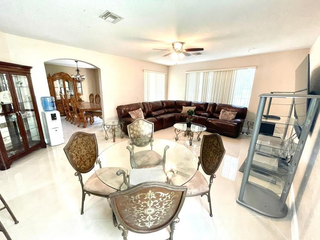 10454 Galleria Street – photo 4