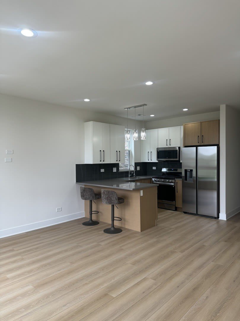 3723 S Lake Park Avenue – photo 5