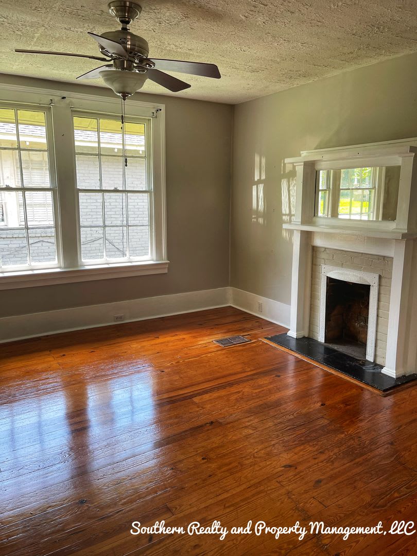 Classic Capitol Heights Cottage – photo 2