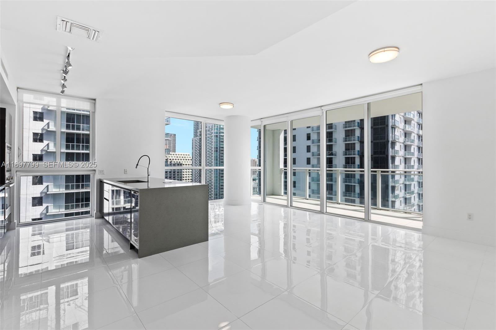 1080 Brickell Avenue – photo 2