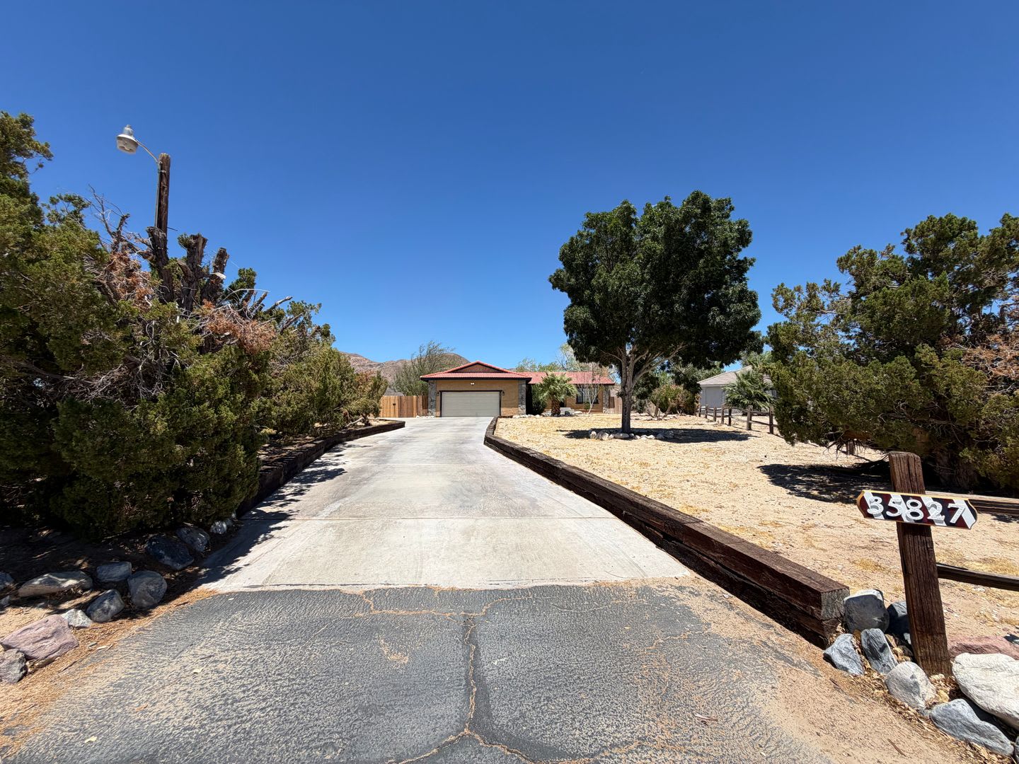 Beautiful 3 Bedroom House Located on Calico Lake – photo 1