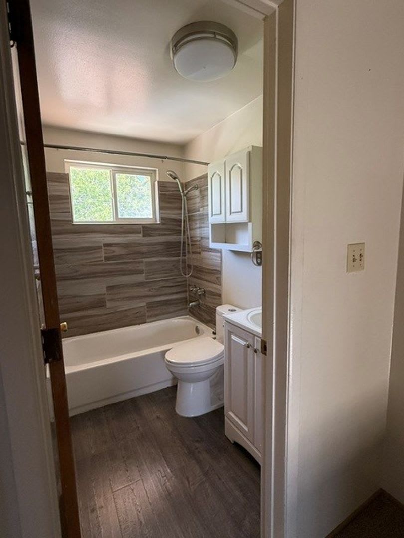 Light and Bright Two bedroom One bath Condo on the West side of Carson – photo 5