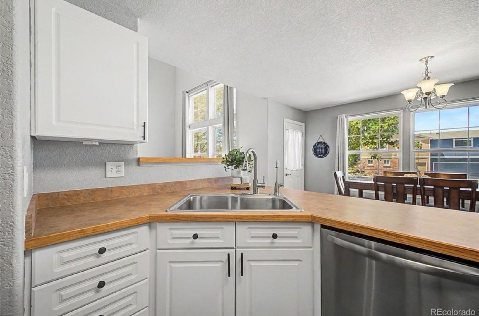 Thornton Townhome For Rent – photo 3