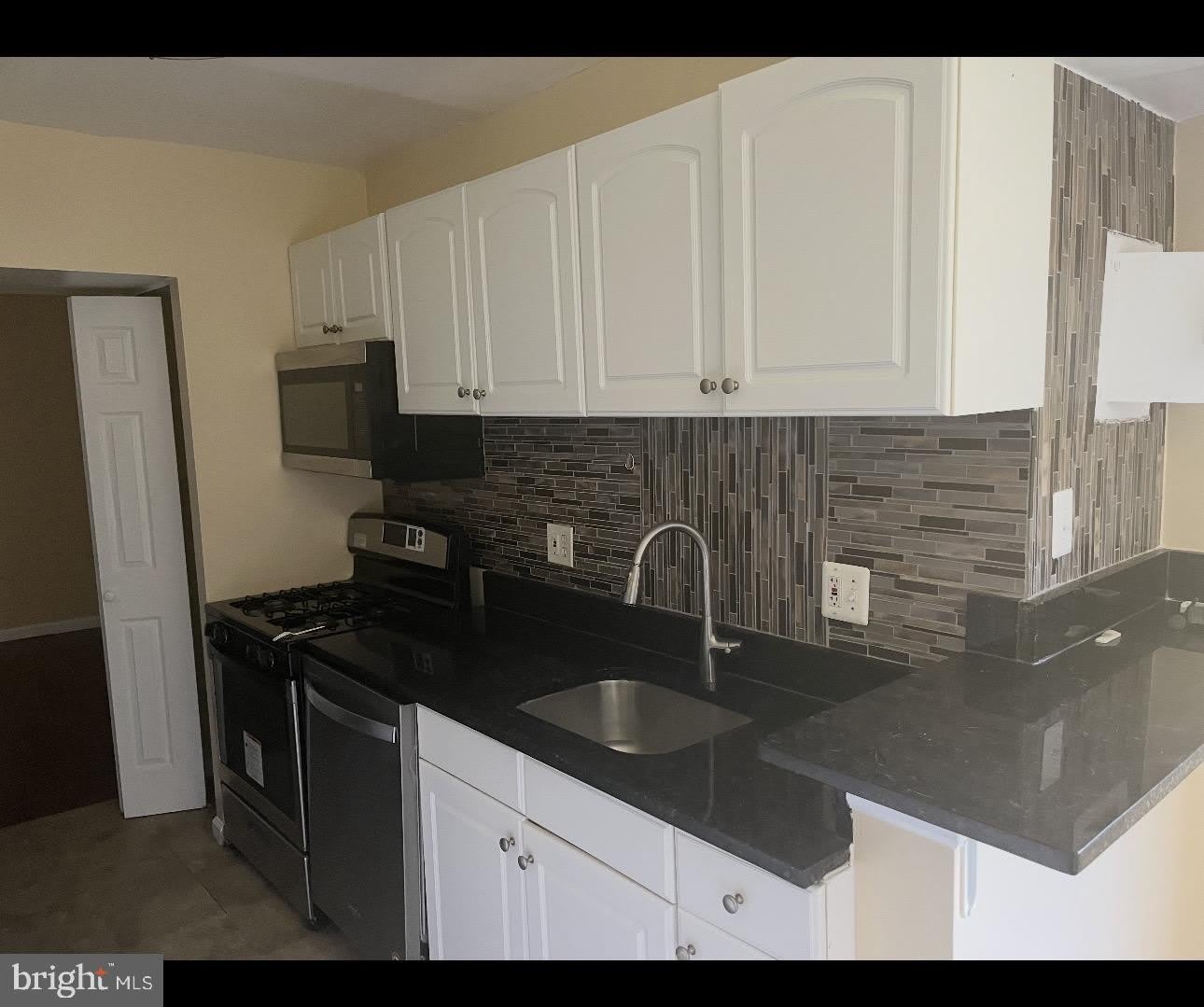 11218 CHERRY HILL Road – photo 5
