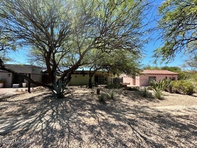 2420 E 5th Street – photo 1