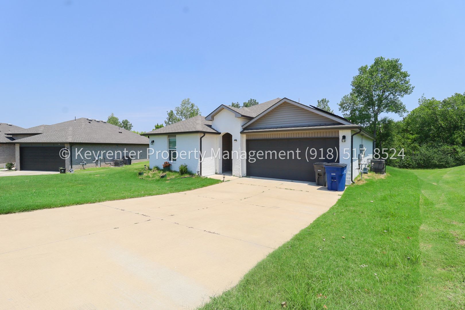 Beautifully Updated 4Bed/2Bath Home, Backs Up to Greenbelt! – photo 4