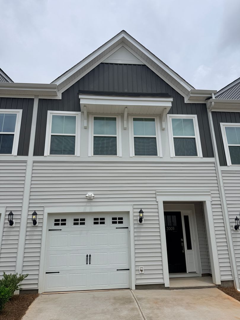Brand New Home minutes from Uptown! – photo 1