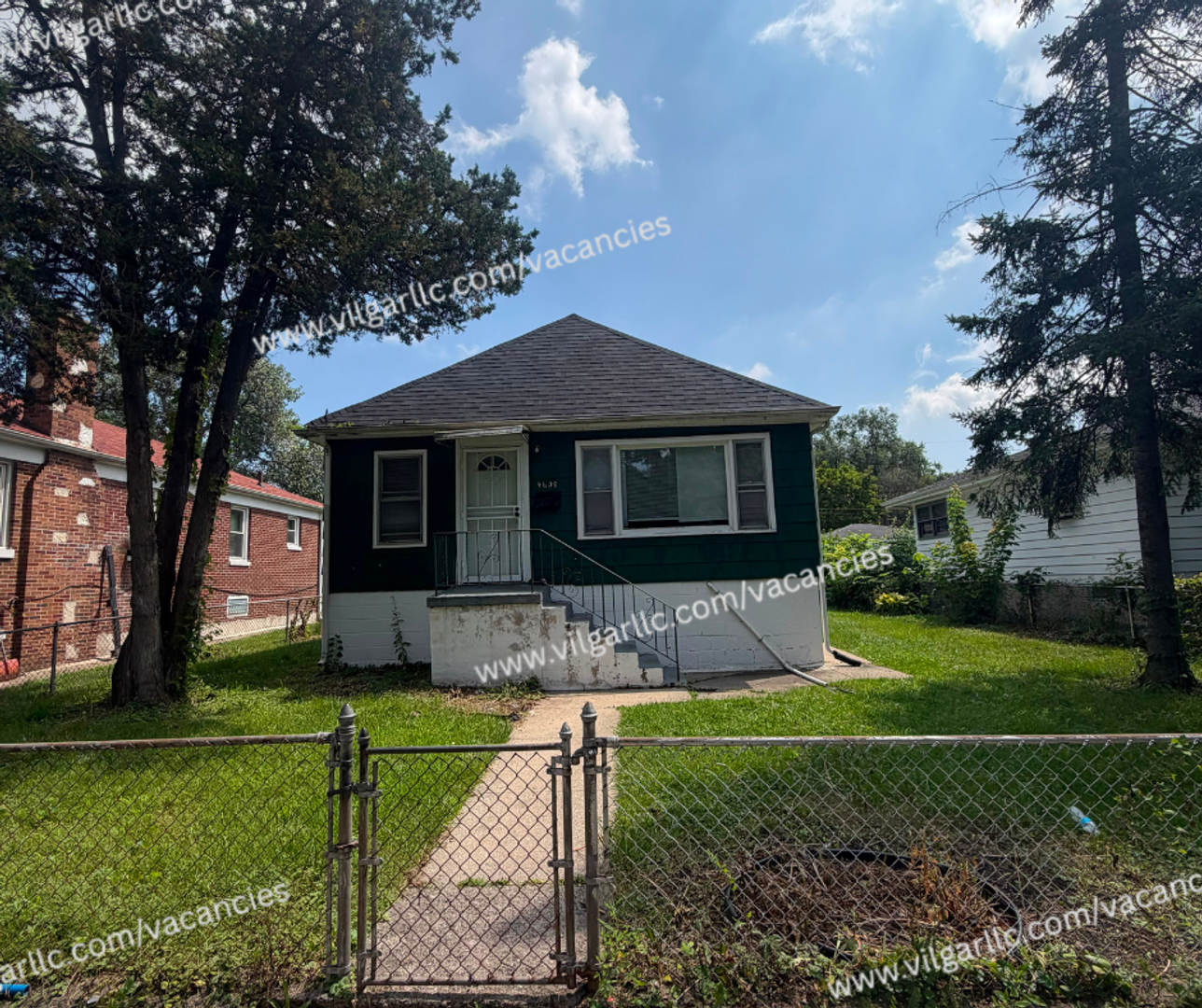 FOR RENT — SPACIOUS 3 BED / 1.5 BATH HOME – photo 1