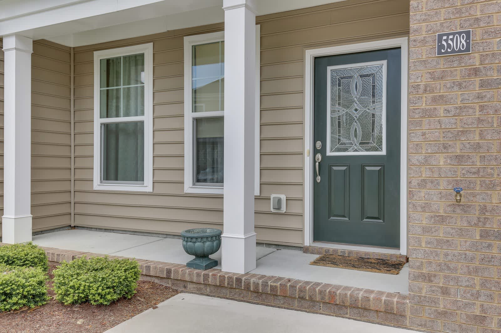 Stunning VB Townhome Style Condo – photo 4