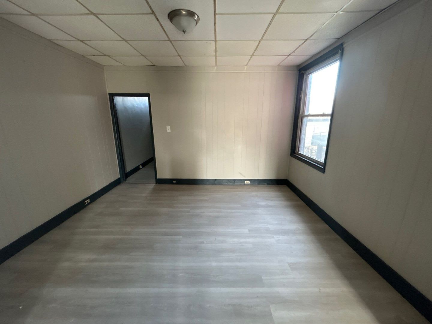 1302 Bonaparte Avenue – photo 3