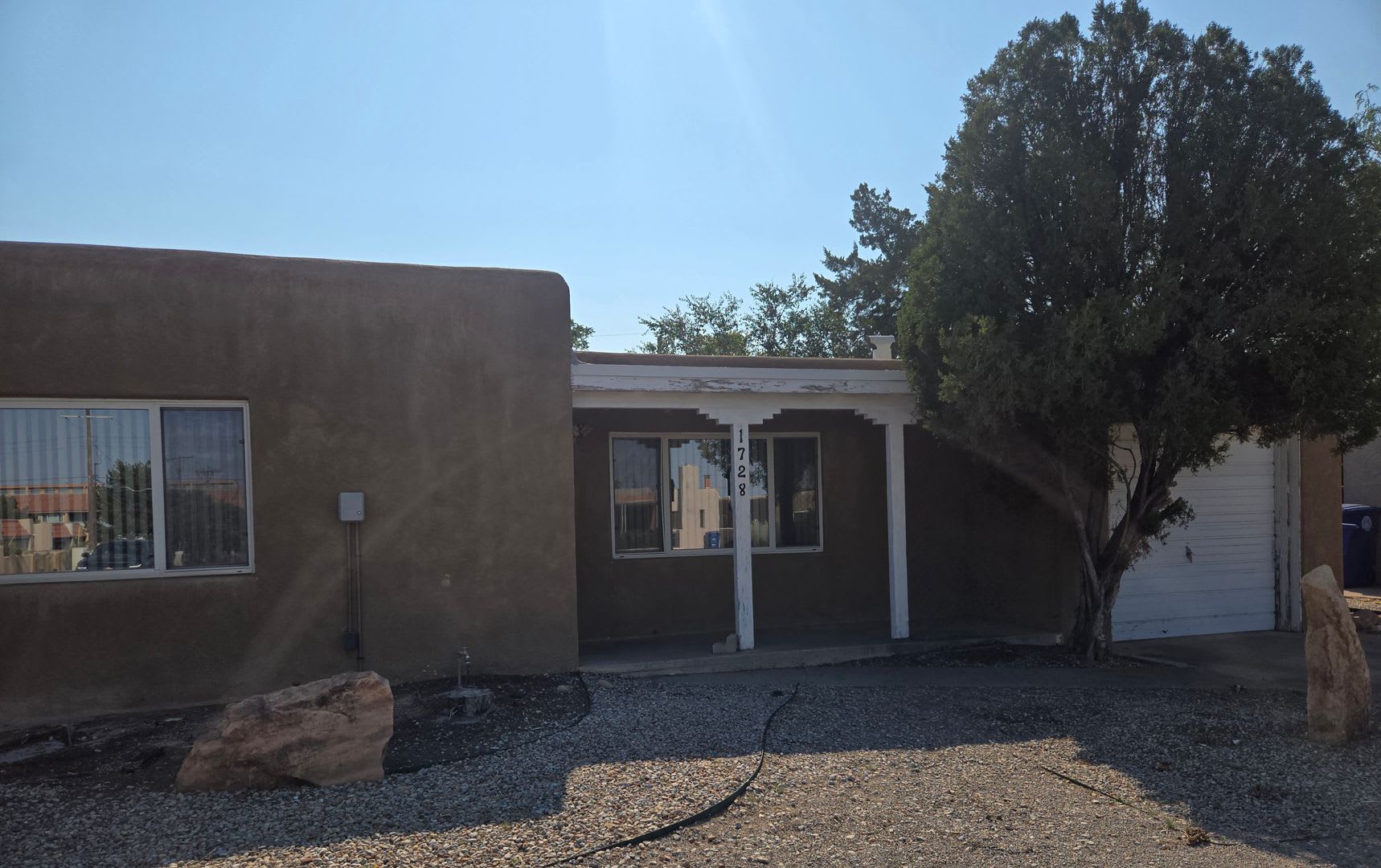 3 Bedroom 2 bathroom minutes from UNM and local shopping – photo 1