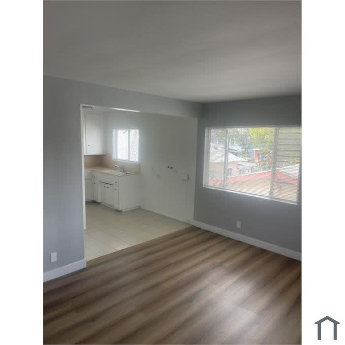 1360 West 38th Street – photo 4