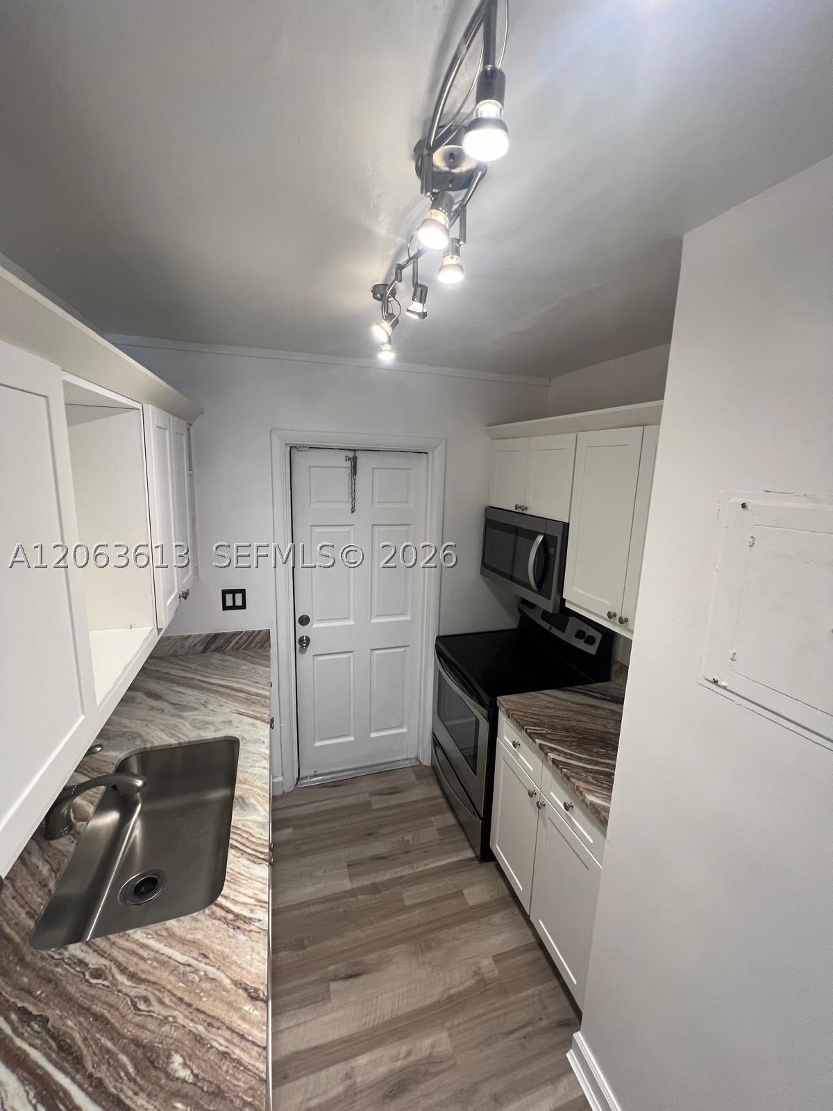 4517 NE 21st Ave – photo 4