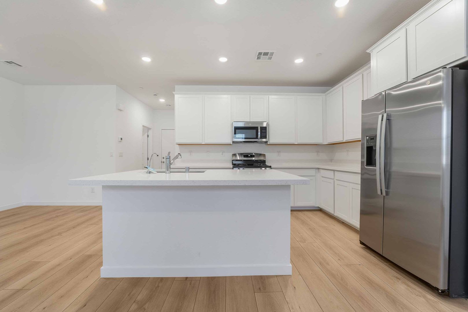 Modern Inspirada Townhome with Stylish Finishes & Exceptional Community Amenities! – photo 4
