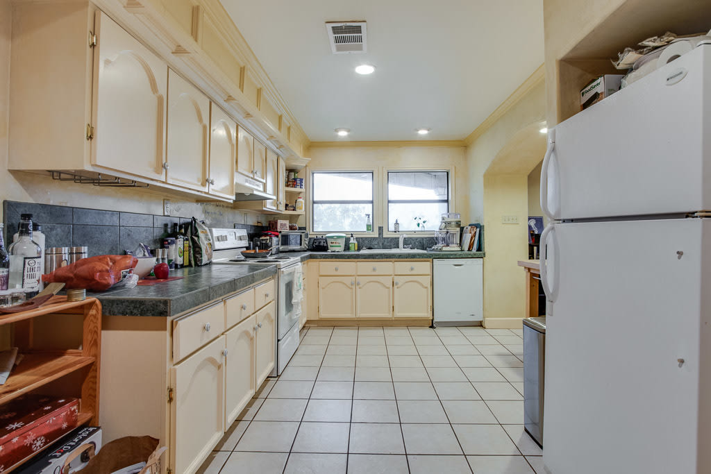 1712 Lakeshore Drive – photo 5