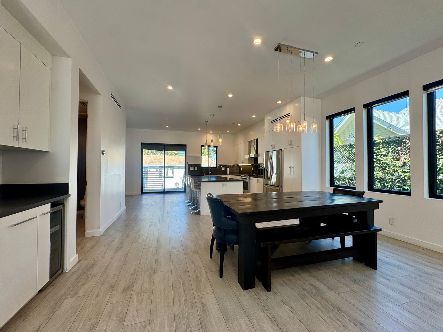 Five Bedroom Four Bathroom Luxury House In Koreatown – photo 3