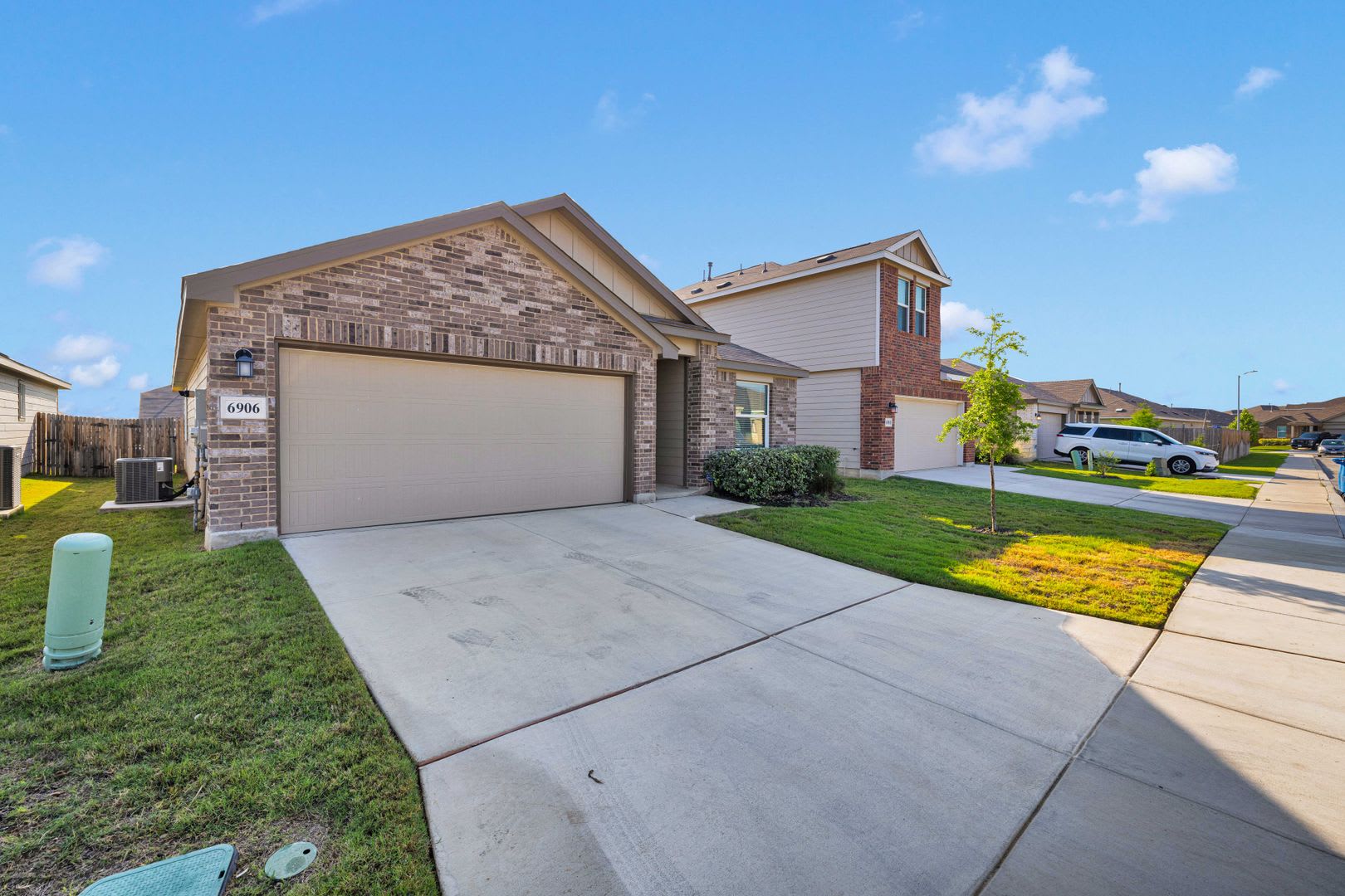 Charming 3-Bedroom Home in the Desirable Silos Community – photo 2