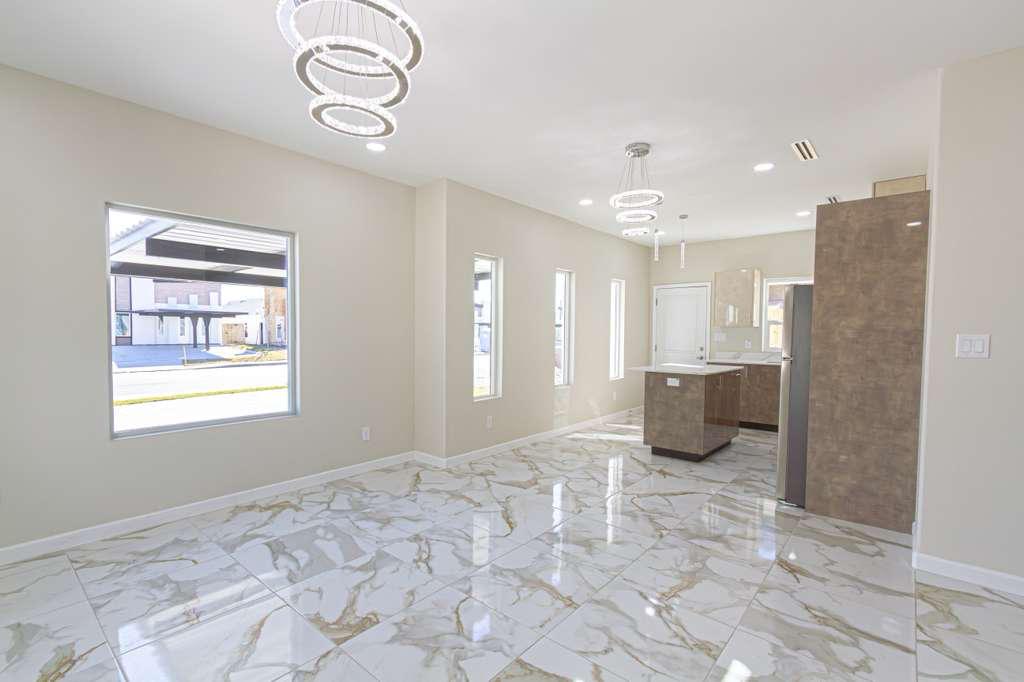 404 N Emerald Avenue – photo 2