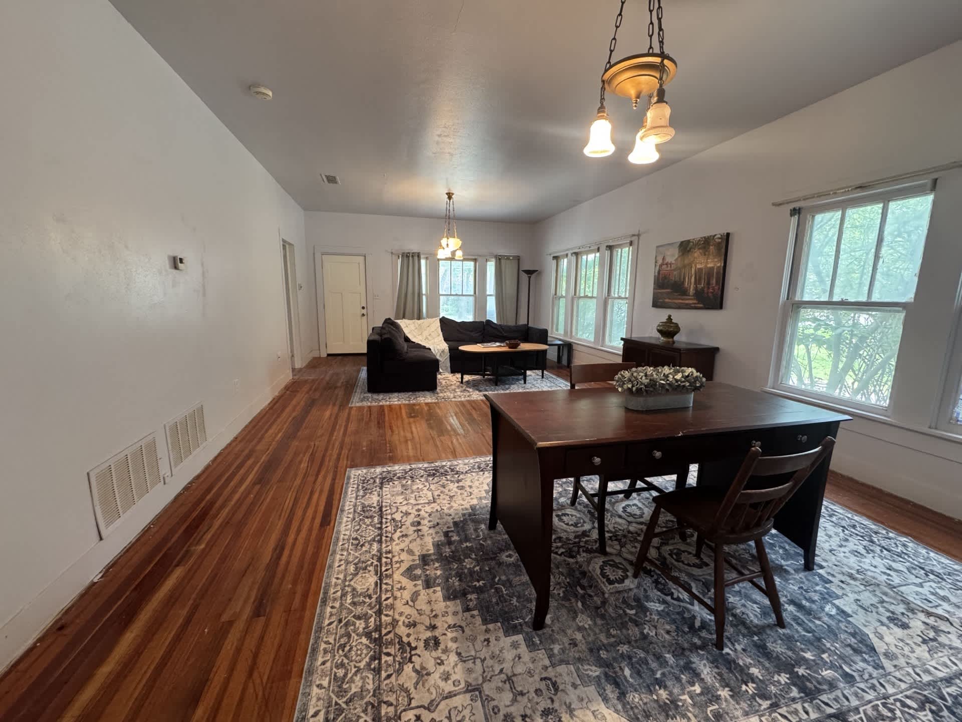 817 West Long – photo 2