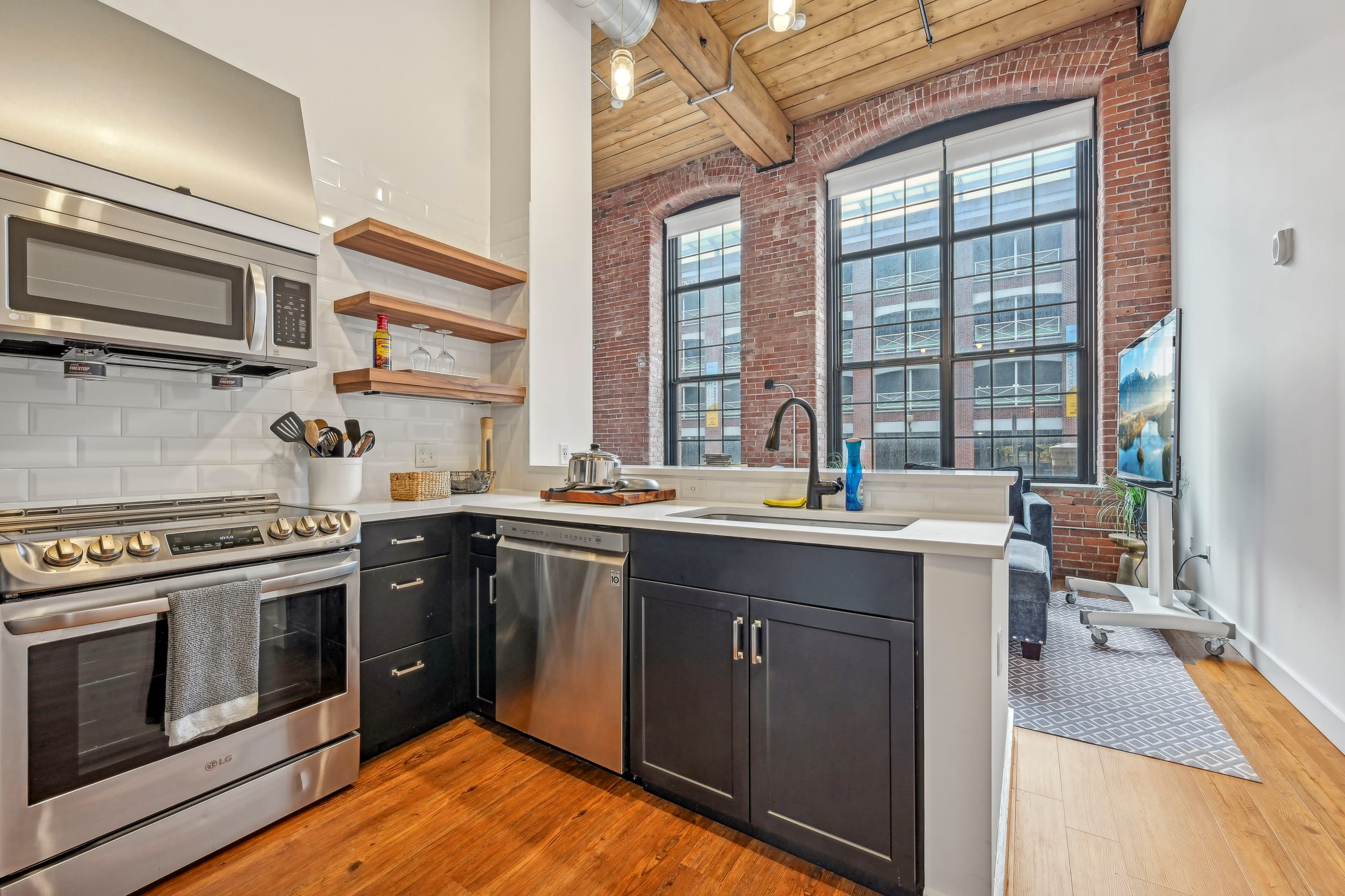 Riverwalk Apartments – photo 2
