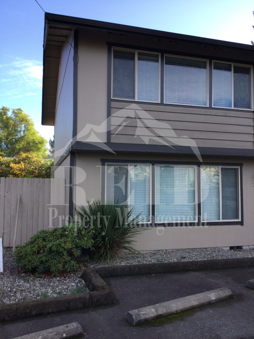 Bremerton Spacious Duplex – photo 1