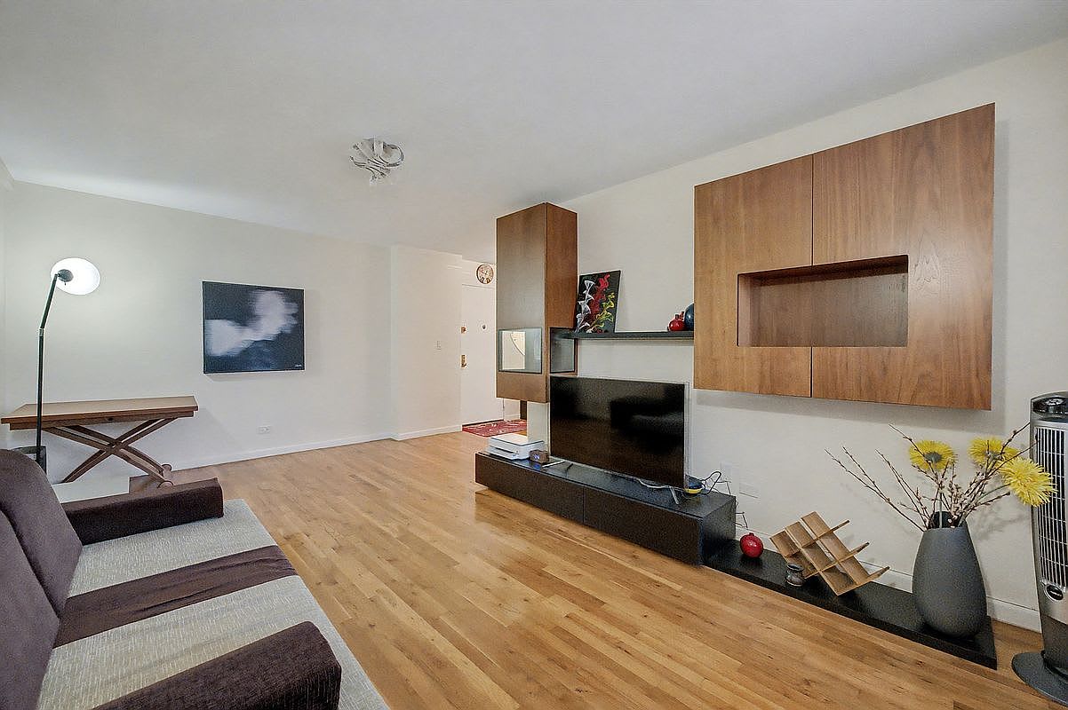 1577 E 17Th St Apt 6M – photo 1