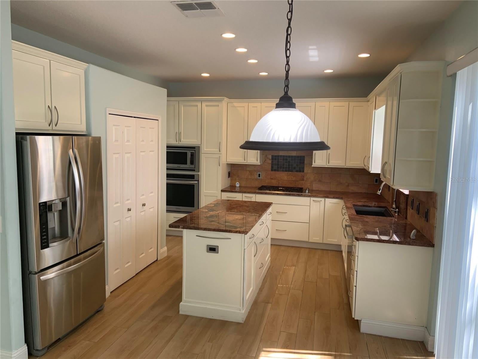 4527 RIVERTON Drive – photo 3