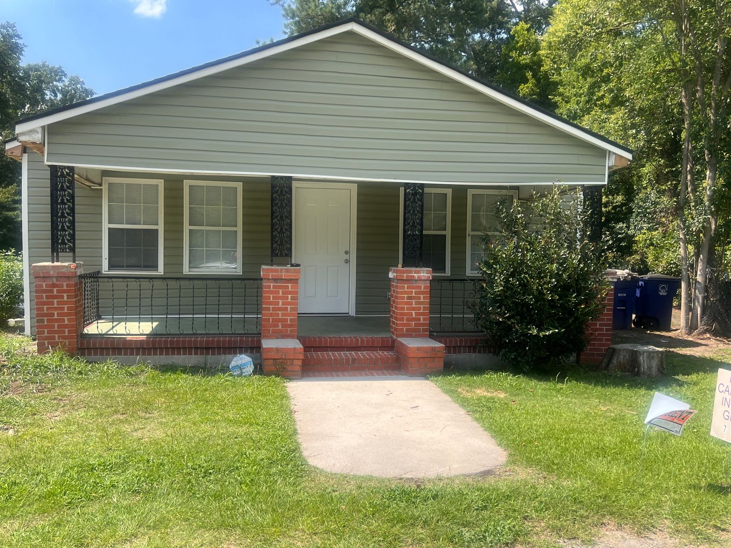 Three Bedroom Two Bathroom House – photo 1