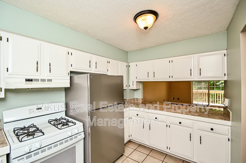 7819 Hills & Dales Road NW – photo 4