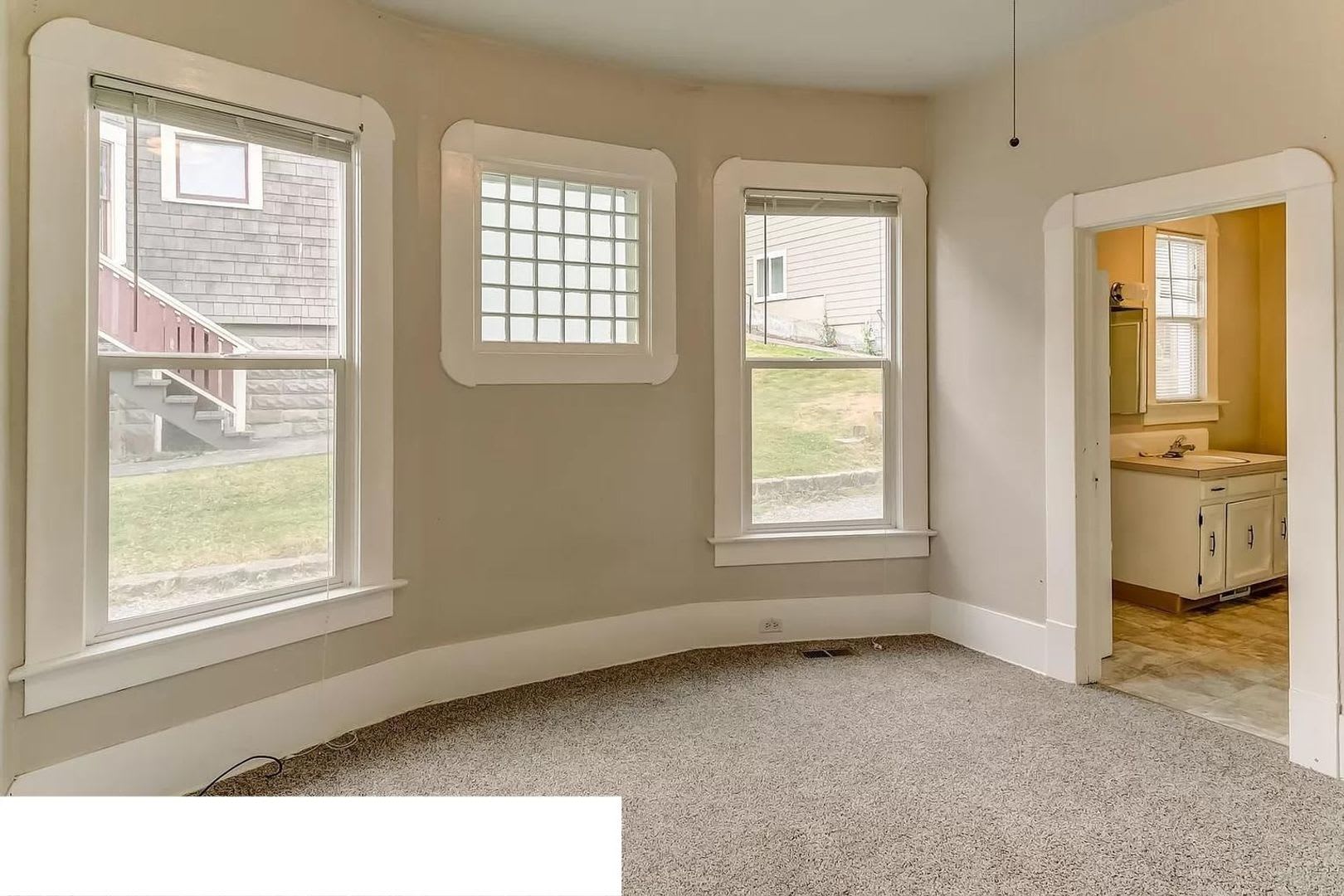 Limited-Time Offer: $25 Application Fee, Apply Today! Large 6 Bedroom House Available in August!! – photo 3