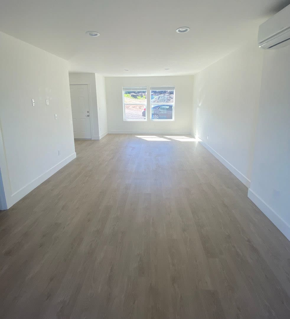 Newer 3 Bedroom Duplex with Gorgeous River Views! – photo 5