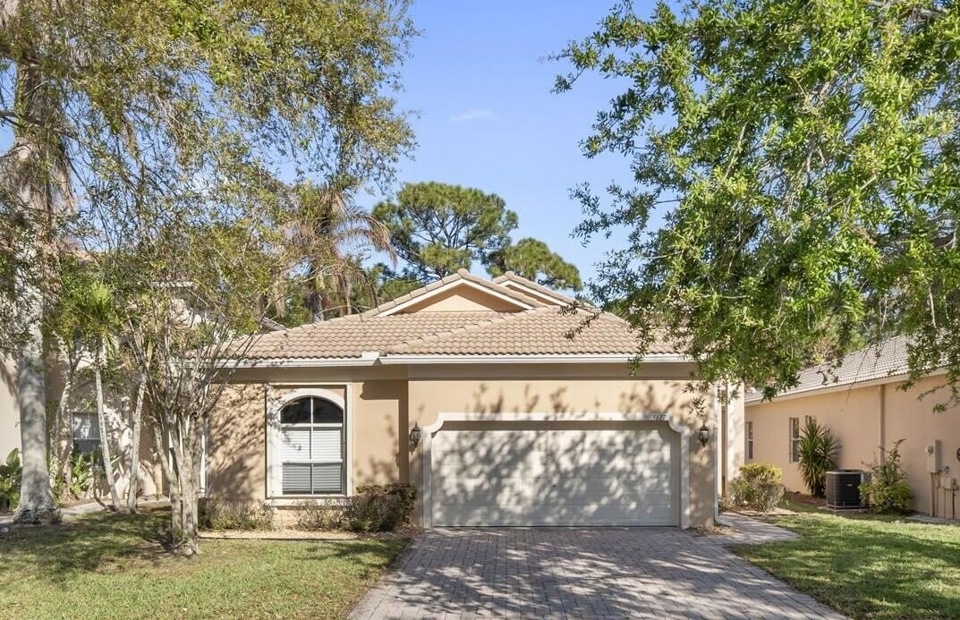 5627 Sunberry Circle – photo 1