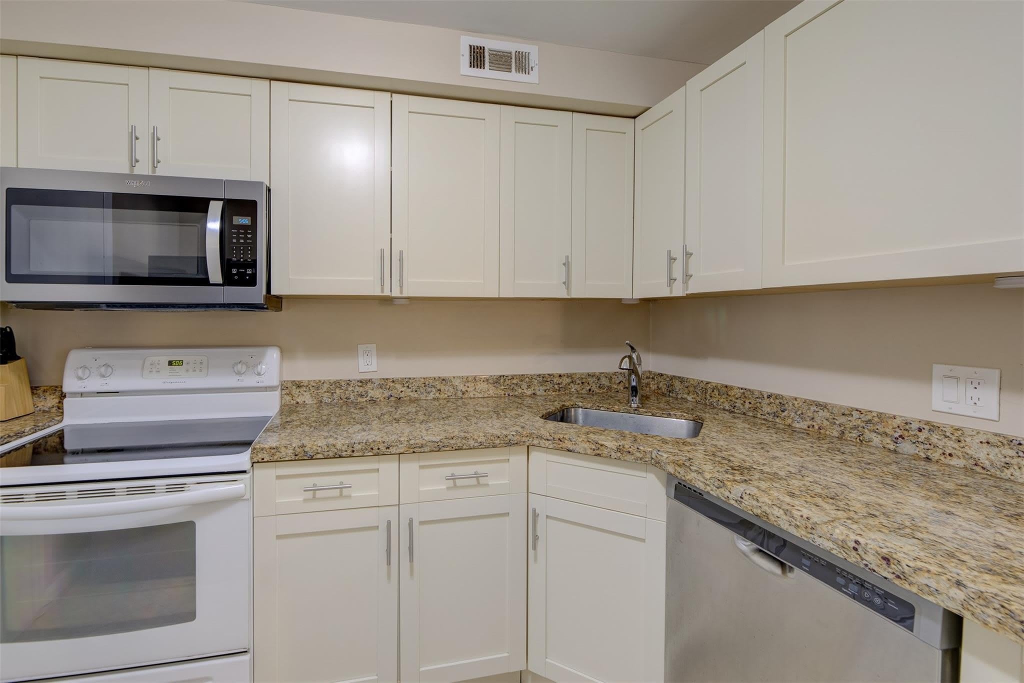 305 N Pompano Beach Boulevard – photo 5