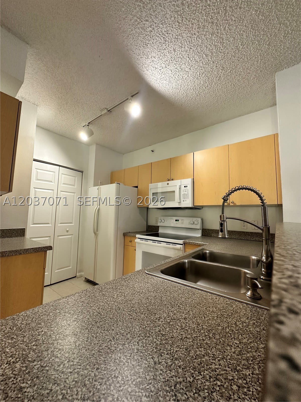 8050 N Nob Hill Rd – photo 4