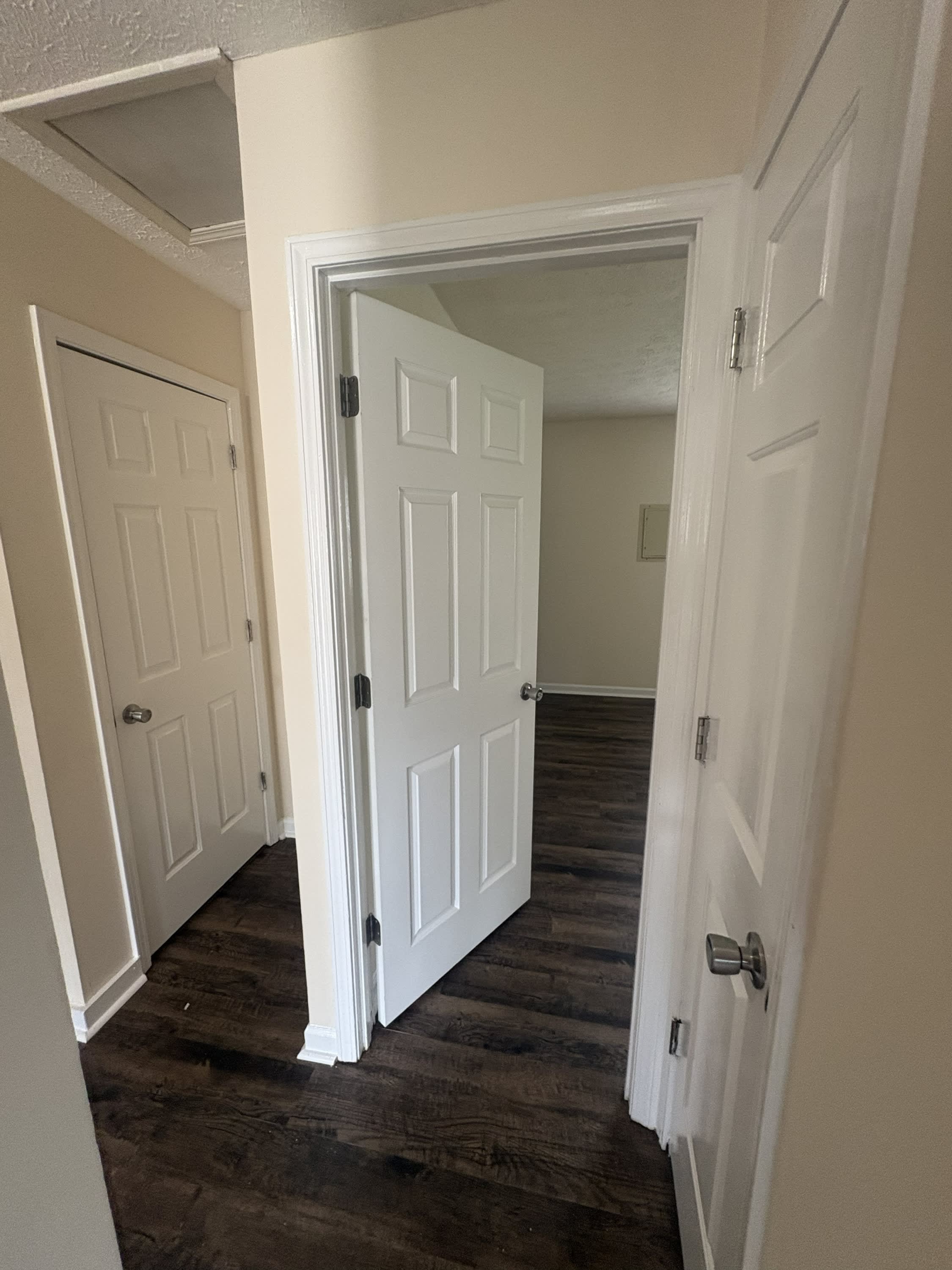 1720 McGregor Ct, Unit H – photo 4