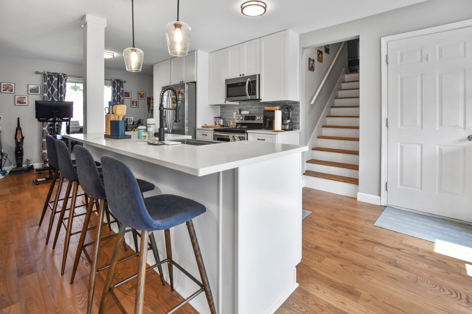 Pet Friendly Three Bedroom with Bonus! – photo 5