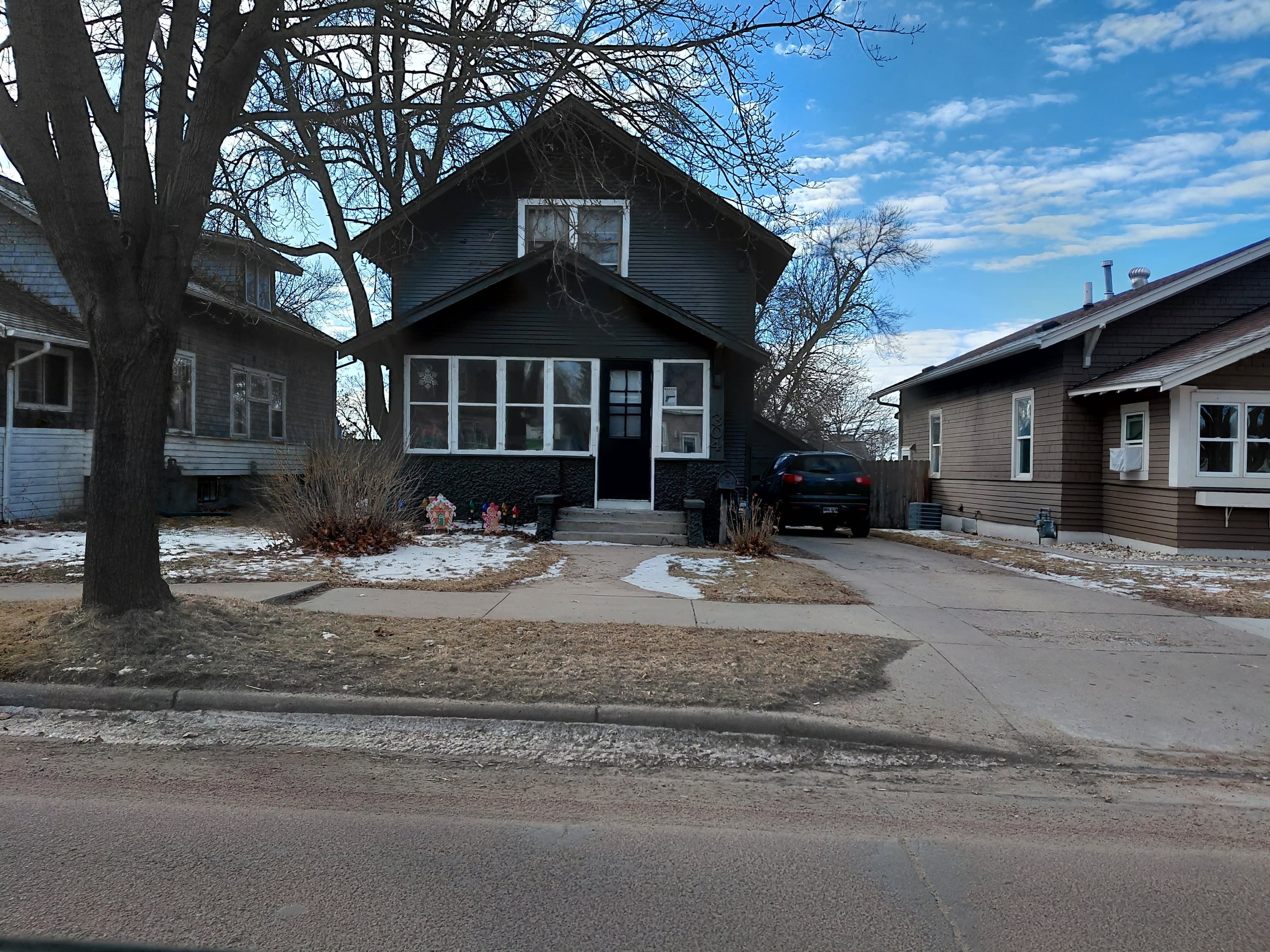 304 3rd Ave NE – photo 2