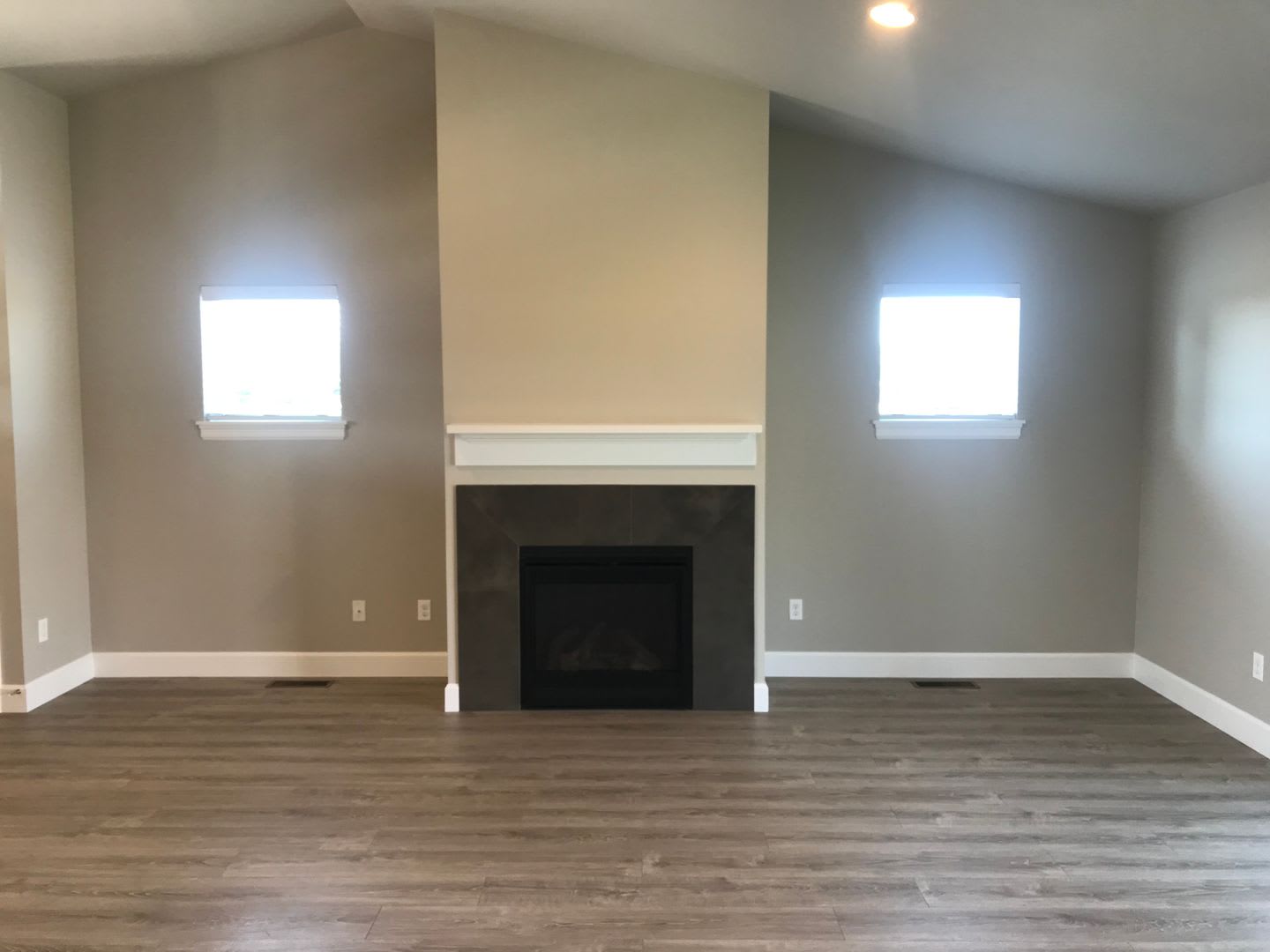 Newer Construction Single Level Home In Redmond – photo 2