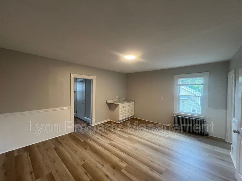 11 EAST LAWLOR STREET – photo 3
