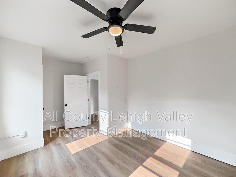 122 E Goepp St – photo 5