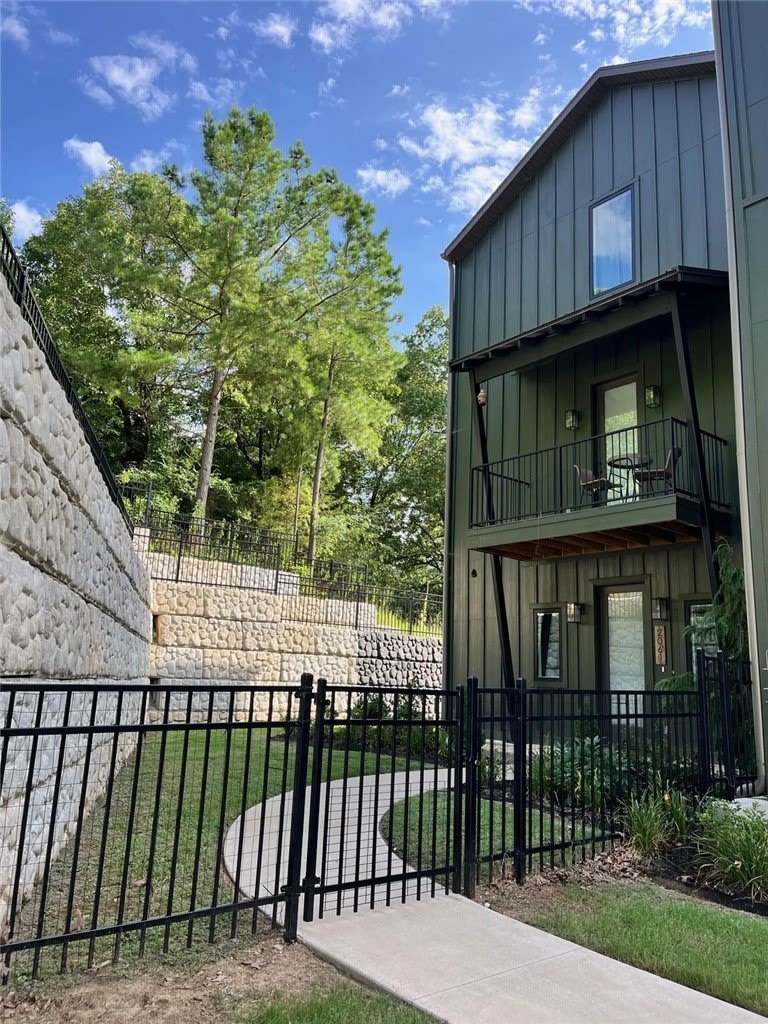 2061 E Roe Terrace – photo 2