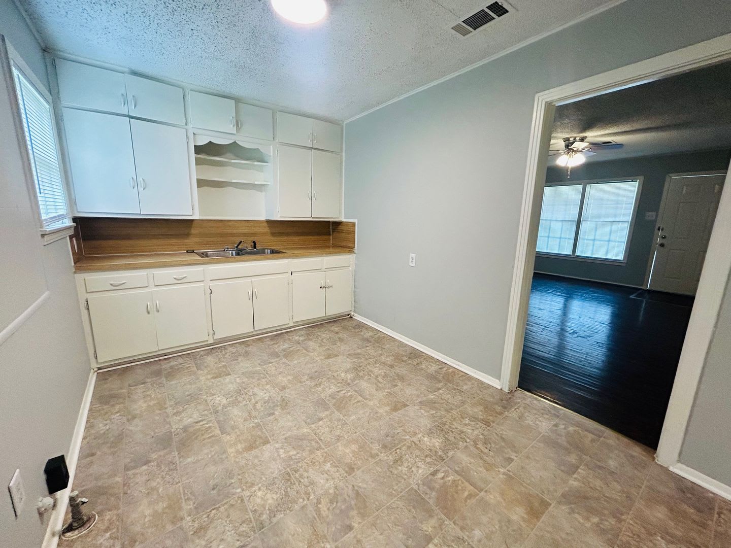 2 Bedroom Home in Heart of Texas – photo 2