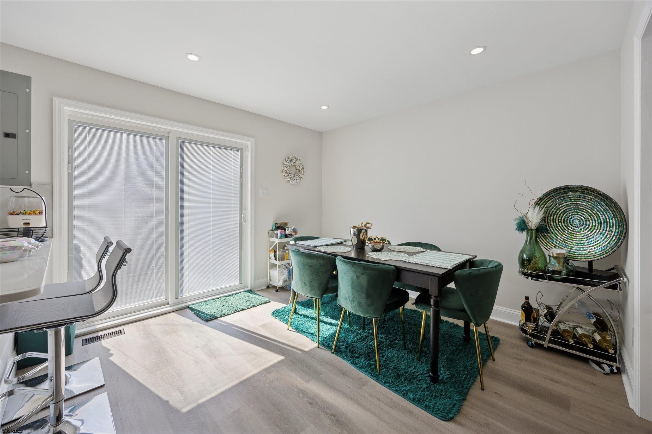 604 N Victoria Ave – photo 5